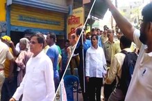 পথচারীদের ফুটপাত ফিরিয়ে দিতে উদ্যোগ প্রশাসনের পথচারীদের ফুটপাত ফিরিয়ে দিতে উদ্যোগ প্রশাসনের