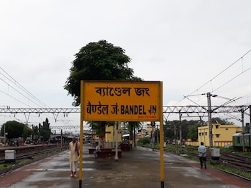 আজ দুপুর থেকে বন্ধ ব্যান্ডেল স্টেশন, স্পেশাল চলবে হাওড়া থেকে চুঁচুড়া ও বর্ধমান থেকে খন্নানের মধ্যে 