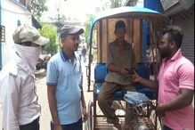 সততা রিকশা চালকের, টাকা সমেত ম্যানিব্যাগ ফিরিয়ে দিলেন ব্যগের মালিককে সততা রিকশা চালকের, টাকা সমেত ম্যানিব্যাগ ফিরিয়ে দিলেন ব্যগের মালিককে