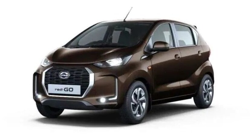Datsun Redi-GO: এই হ্যাচব্যাক কার ছটি ভ্যারিয়েন্টে পাওয়া যাবে। আট ইঞ্চির টাচস্ক্রিন এই গাড়ির বাড়তি আকর্ষণ। এক্স শো-রুম প্রাইজ ৩,৯৭,৫০০ টাকা।