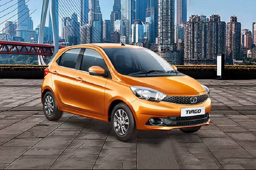 Tata Tiago: ৬ বছর আগে লঞ্চ হয়েছিল এই গাড়ি। টাটার সব থেকে বেশি বিক্রি হওয়া হ্যাচব্যাক কার এটি। এখন সিএনজি অপশনে পাওয়া যায় এই মডেল। ৫,৩৭,৯০০ টাকা এক্স শোরুম প্রাইজ।