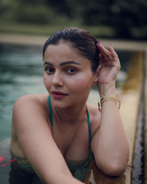 গোয়া থেকে বিকিনি পরা একগুচ্ছ ছবি শেয়ার করে নেট দুনিয়ার পারদ চড়াচ্ছেন রুবিনা 
