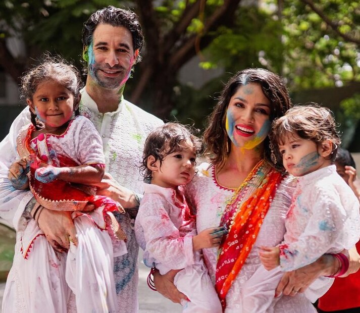 নিশা, নোহা এবং আশার-তিন সন্তান ও স্বামী ড্যানিয়েল ওয়েবারে সঙ্গে হোলির রঙে রঙিন সানি লিওনে৷ 