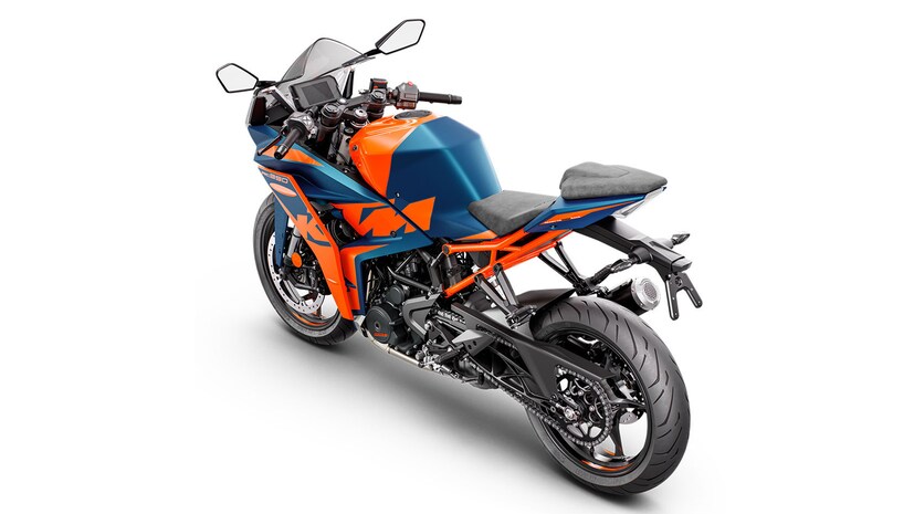 KTM RC 390 2022 মডেলের ভারতের বাজারে দাম ৩, ১৩, ৯২২ (এক্স শোরুম)। 