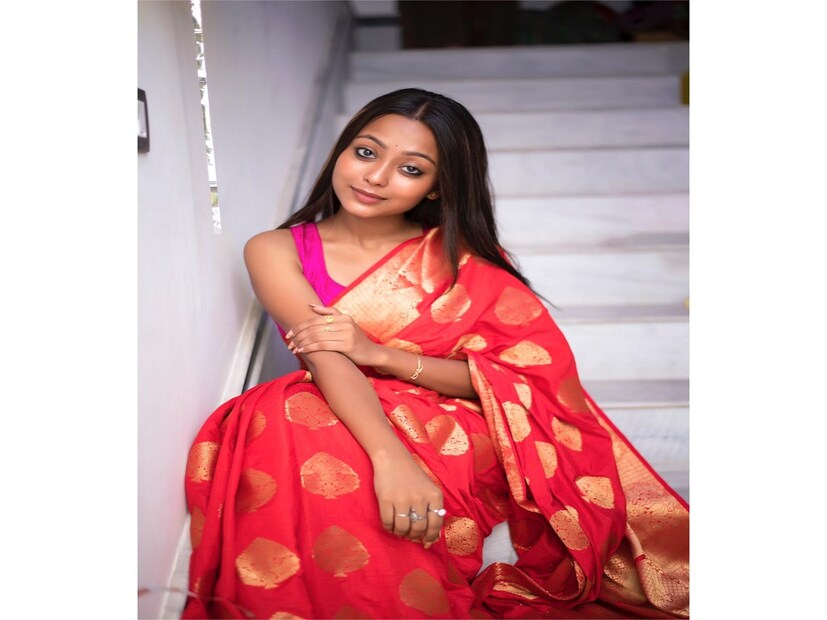 উচ্চাশা থেকেই হতাশা৷ অনেক অসুবিধা থেকেই এই সিদ্ধান্ত৷ তাঁর মৃত্যুর জন্য কেউ দায়ী নয়৷ নিজের সুইসাইড নোটে এমনটাই লিখেছেন বিদিশা দে মজুমদার৷
