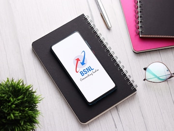 BSNL-এর লাভজনক অফার, একবার রিচার্জ করে সারা বছর কলিং, ডেটা ফ্রি! BSNL-এর লাভজনক অফার, একবার রিচার্জ করে সারা বছর কলিং, ডেটা ফ্রি!