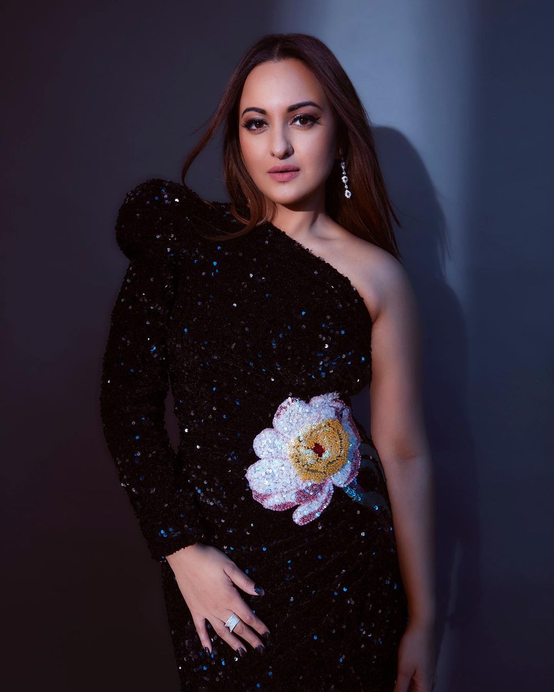 Sonakshi Sinha The Actress Looks Fabulous In Her Floral Outfits Sonakshi Sinha ফ্লোরাল ফ্যাশনে