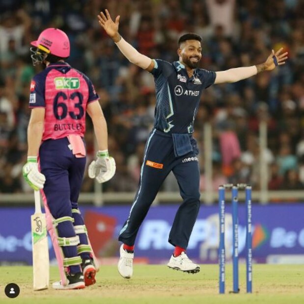 গোটা আইপিএলে পাশে থেকে পান্ডিয়াকে সমর্থন করেছেন নাতাশা। এমনকী ছোট্ট ছেলে অগস্ত্যও ছিল বাবার পাশে।