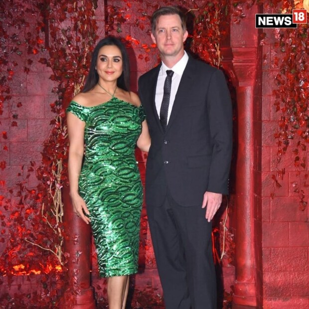 স্বামীর সঙ্গে হাজির প্রীতি জিন্টাও। 