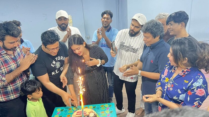 কে নেই তাঁর জন্ম দিনে? বাংলাদেশ তথা টলিউডের জনপ্রিয় অভিনেতা ফিরদৌস থেকে আরফান নিশো সহ আরও অনেকেই এদিন উপস্থিত ছিলেন। photo source Facebook