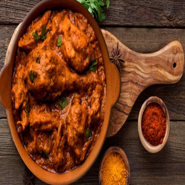 পাহাড়ি মুর্গ-- নরম মুরগির মাংস, দুধ-দই ও একাধিক মশলা দিয়ে তৈরি হবে এই রেসিপি। ধনে, আদা, রসুন, এলাচ, দারচিনি, মৌরি গুঁড়ো দিতে হবে মাংস ম্যারিনেট করার সময়। খুব সাধারণ এই রেসিপি করতে হবে ধীমে আঁচে। নুন-তেল-চিনি-ঝাল সবটাই দেবেন নিজের পছন্দ মতো। 