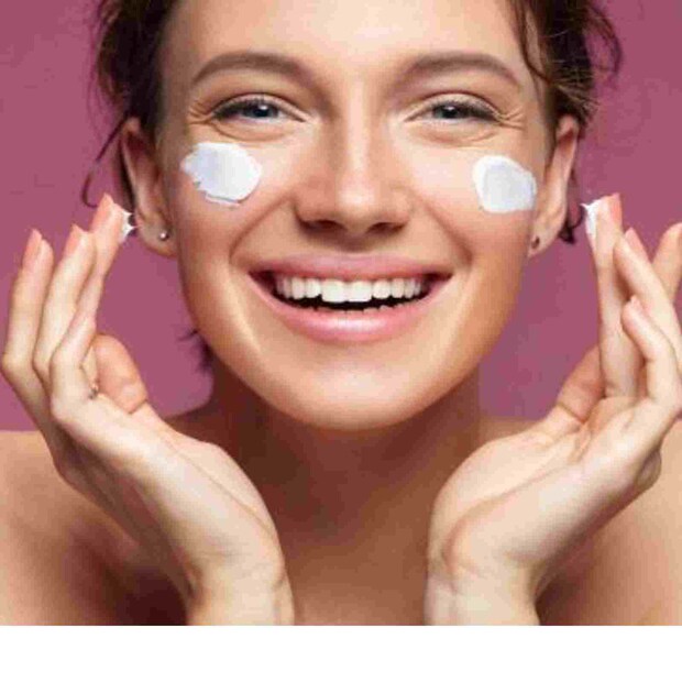 ব্লিচ করলে উপকার হয় ঠিকই। কিন্তু বার বার ব্লিচ করলে ত্বকে চুলকানি, র‍্যাশ ইত্যাদি দেখা দিতে পারে। তাই ত্বক বিশেষজ্ঞরা পরামর্শ দেন বাড়িতে প্রাকৃতিক উপায়ে তৈরি ব্লিচ ব্যবহার করতে।