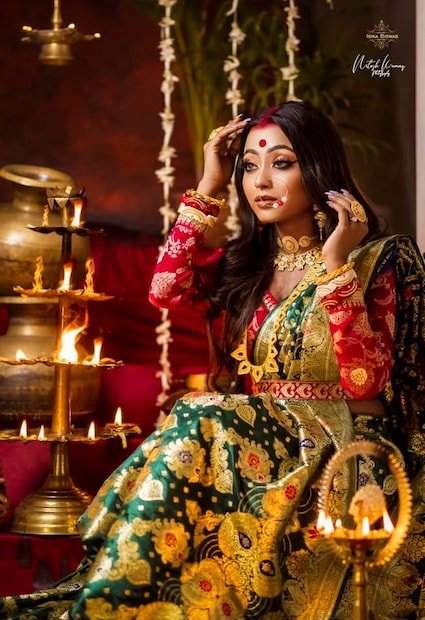 সাবেকিয়ানার সাজে আধুনিকতার যুগলবন্দি ধরা পড়েছে তাঁর সাজে