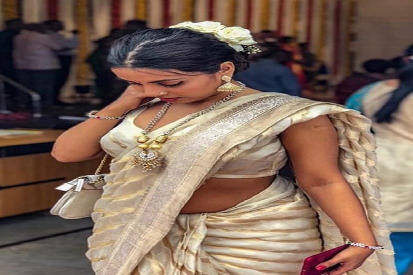 সঠিক পেটিকোট  রোগা পাতলা চেহারা যাঁদের তাঁদের জন্য ফিশ কাট পেটিকোট আদর্শ। এছাড়াও একটু মোটা কাপড়ের পেটিকোট পরে তার উপরে শাড়ি পরা যেতে পারে।  Photo  Courtesy- Facebook 