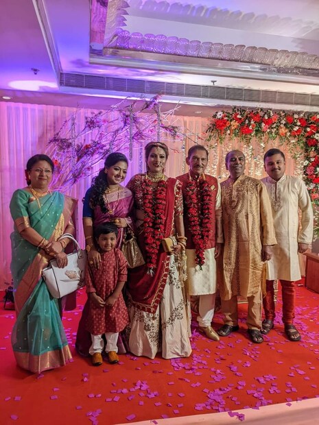 কোথায় হানিমুন সারবেন অরুণ লাল ৷ এই প্রশ্নের উত্তরে অবশ্য লালজী বলেন, সামনেই বেঙ্গালুরুতে রঞ্জি ট্রফির কোয়ার্টার ফাইনাল ৷ সেখানেই হবে মধুচন্দ্রিমা ৷ বাংলা দলের সঙ্গে বেঙ্গালুরু যেতে চান বুলবুলও ৷