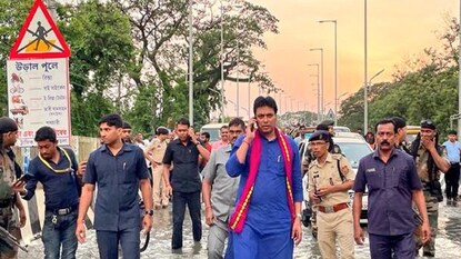 একদিনের বৃষ্টিতেই জল জমে বেহাল আগরতলা স্মার্ট সিটি একদিনের বৃষ্টিতেই জল জমে বেহাল আগরতলা স্মার্ট সিটি