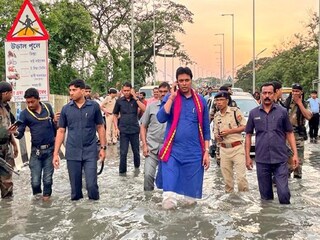 একদিনের বৃষ্টিতেই জল জমে বেহাল আগরতলা স্মার্ট সিটি