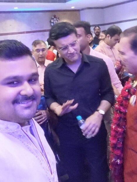 অরুণ লালের বিয়েতে উপস্থিত ছিলেন সৌরভ গঙ্গোপাধ্যায়, সস্ত্রীক প্রাক্তন ক্রিকেটার দেবাং গান্ধি ৷ এসেছিলেন স্নেহাশীষ গঙ্গোপাধ্যায়-সহ অন্যান্য সিএবি কর্তারাও ৷
