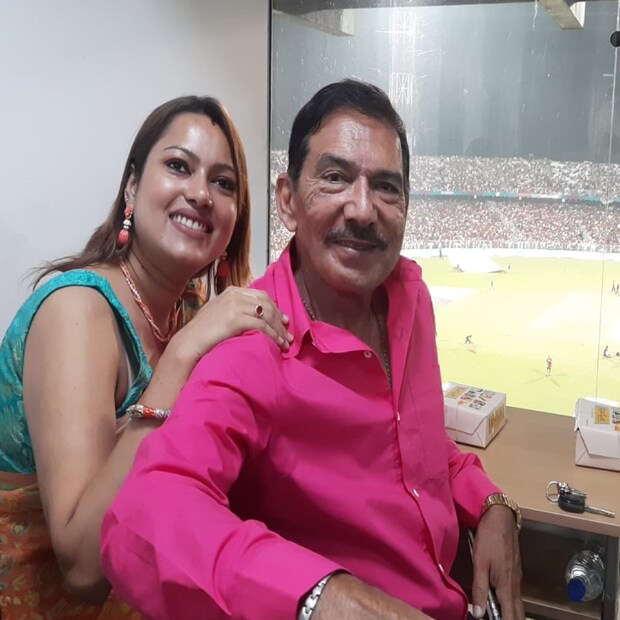 বিয়ের পর একসঙ্গে আইপিএল প্লে অফের ম্যাচ দেখতে ইডেনে হাজির সস্ত্রীক অরুণ লাল ৷ Photo: Eeron Roy Barman