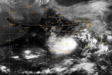 ১ বা ২ নয়, সাইক্লোন অশনির প্রভাব ৮ রাজ্যে,জোর বৃষ্টি ও হাওয়ার দাপট হবে ওলটপালট ১ বা ২ নয়, সাইক্লোন অশনির প্রভাব ৮ রাজ্যে,জোর বৃষ্টি ও হাওয়ার দাপট হবে ওলটপালট