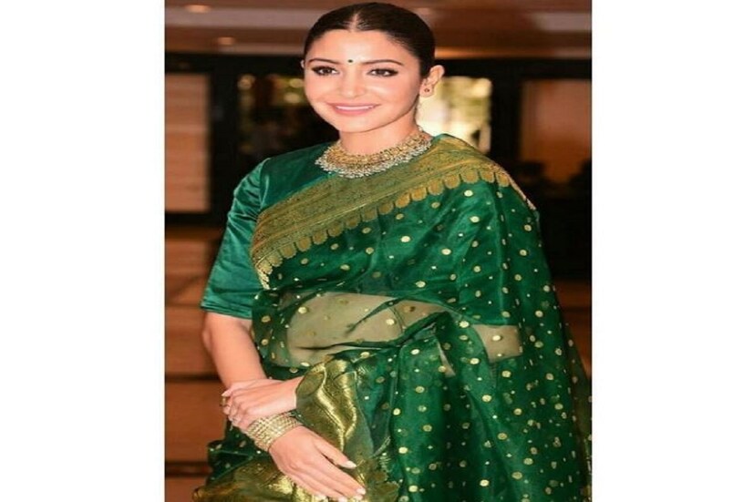 নেটিজেনদের দাবি প্রিয়দর্শনি অ্যাকাডেমি গ্লোবাল অ্যাওয়ার্ড মুম্বই ২০১৮ তে এই একদম এক শাড়ি পরেছিলেন অনুষ্কা শর্মা৷ Photo Courtesy- Instagram 
