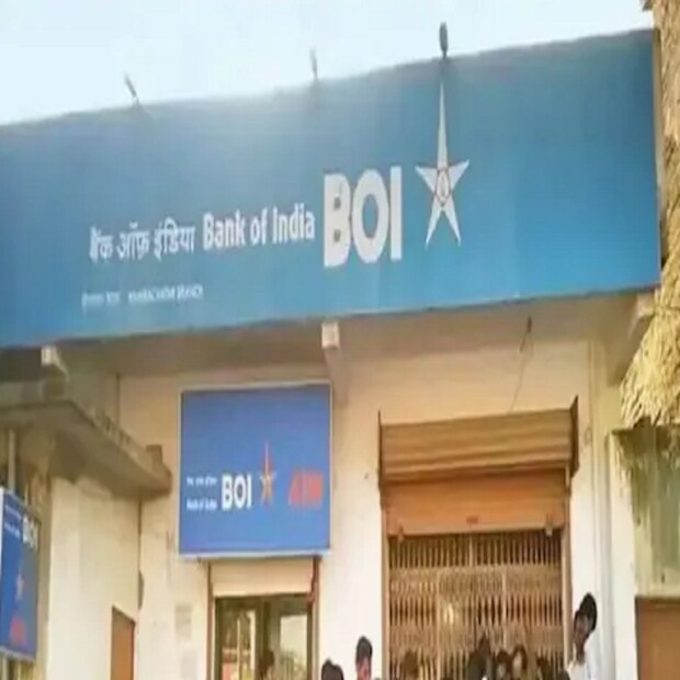 ব্যাঙ্ক অফ ইন্ডিয়ার  (Bank of India) গ্রাহকদের জন্য বড় ধাক্কা ৷ জানা গিয়েছে, সেভিংস অ্যাকাউন্ট ও ফিক্সড ডিপোজিটে সুদের হার কমাল ব্যাঙ্ক ৷ বিওআই তাদের সেভিংস অ্যাকাউন্টে সুদের হার ০.১৫ শতাংশ কম করেছে ৷ সেভিংস অ্যাকাউন্টে ১ লক্ষ টাকা পর্যন্ত জমা রাশির উপরে সুদের হার কমানো হয়েছে ৷ অন্যদিকে ২ কোটি টাকার কম এফডি-র সুদের হার সংশোধন করা হয়েছে ৷ নতুন রেট ১ মে ২০২২ থেকে লাগু করা হয়েছে ৷ 