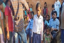 এক পায়ে লাফিয়ে স্কুলে যাওয়ার ভিডিও ভাইরাল, কৃত্রিম পা পেল বিহারের লড়াকু ছাত্রী!