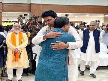 কেন সরানো হল বিপ্লব দেবকে? নেপথ্যে উঠে আসছে যে সব কারণ... 