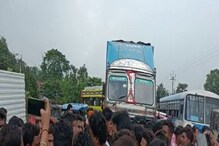 রেজিনগরে সিভিক ভলেন্টিয়ারের বিরুদ্ধে বেধড়ক মারধর করার অভিযোগ, অবরোধ স্থানীয়দের রেজিনগরে সিভিক ভলেন্টিয়ারের বিরুদ্ধে বেধড়ক মারধর করার অভিযোগ, অবরোধ স্থানীয়দের
