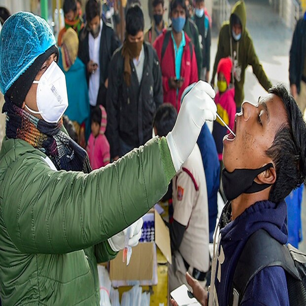 বর্তমানে দেশের সক্রিয় রোগী (Coronavirus COVID-19) বেড়ে হয়েছে ১ লক্ষ ১৫ হাজার ২১২। গোটা দেশে অ্য়াকটিভ কেসের হার ০.২৬ শতাংশ। স্বাস্থ্যমন্ত্রকের বুলেটিন অনুযায়ী, ভারতে একদিনে করোনায় প্রাণ হারিয়েছেন ২৮ জন। দেশে এখনও পর্যন্ত কোভিডে মোট মৃতের সংখ্যা ৫ লক্ষ ২৫ হাজার ২৭০।