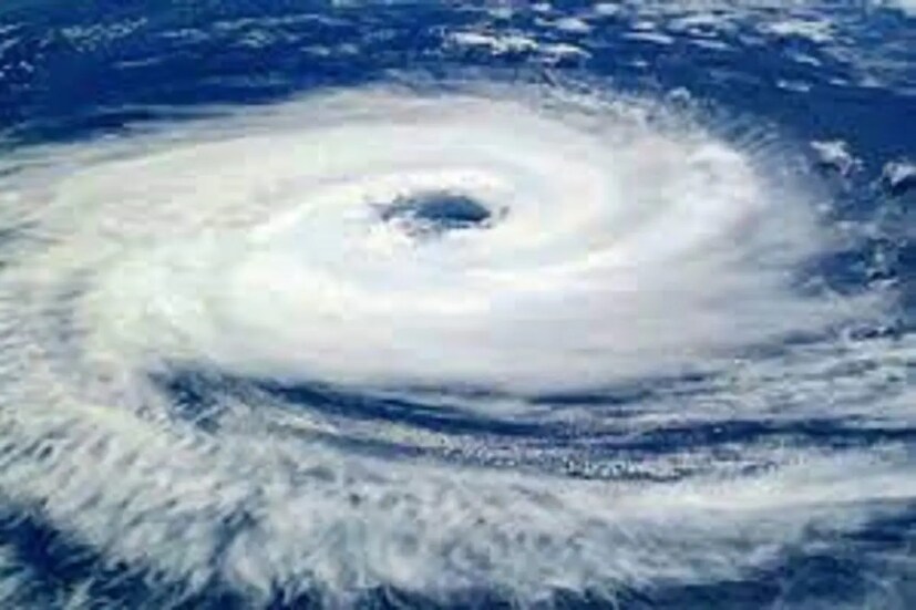 তালিকার প্রথম ও দ্বিতীয় স্থানে যে ঝড় দু’টি রয়েছে, সে দু’টিতেই ভারত -বাংলাদেশ কার্যত ধ্বংসস্তুপে পরিণত হয়েছিল৷ দ্বিতীয় স্থানে যে ঝড়টি রয়েছে, সেটিকে বলা হয় হুগলি নদীর ঘূর্ণিঝড়৷ ১৭৩৭ সালে এই ঝড় তৈরি হয় বঙ্গোপসাগরে৷ সেই ঝড়ে অবিভক্ত বাংলার ৩ লক্ষ মানুষের প্রাণ যায়৷ 