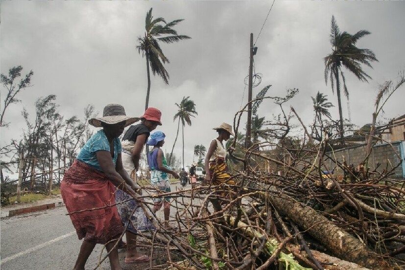 *IMD-র ডিরেক্টর জেনারেল মৃত্যুঞ্জয় মহাপাত্র জানিয়েছেন,''ল্যান্ডফল নিয়ে এখনও পূর্বাভাস নেই। কোন এলাকা ক্ষতিগ্রস্ত হবে, তা এখনই স্পষ্ট নয়। পরিস্থিতির দিকে নজর রাখা হচ্ছে। সাধারণত দুটি সময়ে ঘূর্ণিঝড় তৈরি হয়। একটা প্রাক বর্ষার সময়, অর্থাৎ, মার্চ-এপ্রিল-মে। আরেকটা বর্ষার পর, অর্থাৎ অক্টোবর-নভেম্বর-ডিসেম্বর। বেশিরভাগ ঘূর্ণিঝড় হয় মে মাসে ও নভেম্বরের মধ্যে। মে মাসে ঘূর্ণিঝড়ের সম্ভাবনা পুরোপুরি উড়িয়ে দেওয়া যায় না।'' প্রতীকী ছবি।