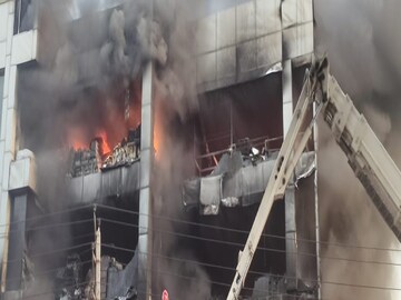 দিল্লিতে ভয়াবহ অগ্নিকাণ্ড৷ 