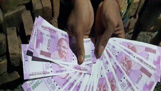 বাইক কিনতে এসে এই জাল টাকাগুলিই দেওয়া হয়৷ 