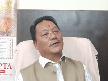 বিমল গুরুং 