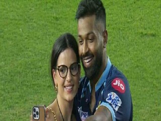 চ্যাম্পিয়ন হওয়ার পর স্ত্রী নাতাশার সঙ্গে সেলফি হার্দিকর