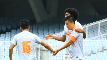 সাপের ভয় অনুশীলন বন্ধ
সুনীলদের সাপের ভয় অনুশীলন বন্ধ
সুনীলদের