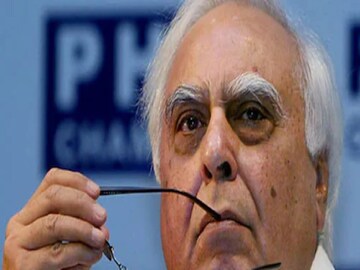 কংগ্রেস ছাড়লেন কপিল সিবাল৷ 