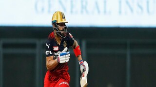 গুজরাতের বিরুদ্ধে অনবদ্য ৭৩ করলেন বিরাট কোহলি গুজরাতের বিরুদ্ধে অনবদ্য ৭৩ করলেন বিরাট কোহলি