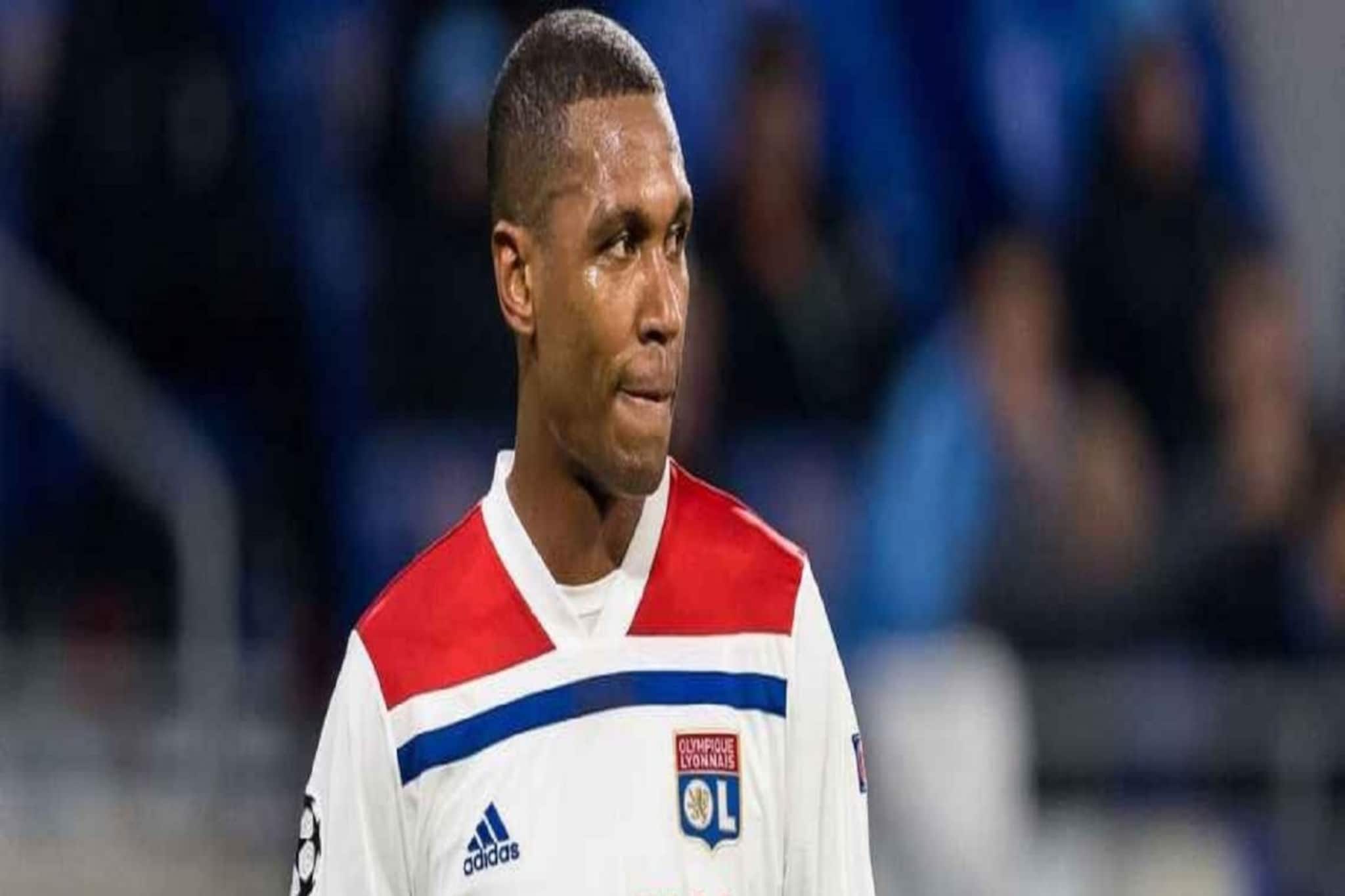 অদ্ভুত কারনে দল থেকে বাদ পড়লেন এই ফুটবলার! শুনে হাসবেন না কাঁদবেন?