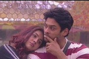 চটি পরে নারকেল ভেঙে কটাক্ষের শিকার প্রয়াত অভিনেতা সিদ্ধার্থের প্রেমিকা শেহনাজ
