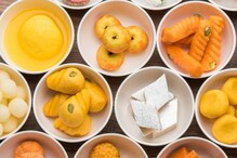 Sweets after dinner: রাতে খাওয়ার শেষপাতে মিষ্টিমুখ অভ্যাস কি শরীরের পক্ষে উপকারী? Sweets after dinner: রাতে খাওয়ার শেষপাতে মিষ্টিমুখ অভ্যাস কি শরীরের পক্ষে উপকারী?
