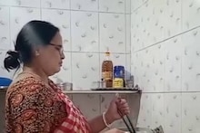 এ বার কি গ্যাস ছেড়ে উনুনই ধরাতে হবে? রান্নার গ্য়াসের দামে উদ্বিগ্ন গৃহিণীরা