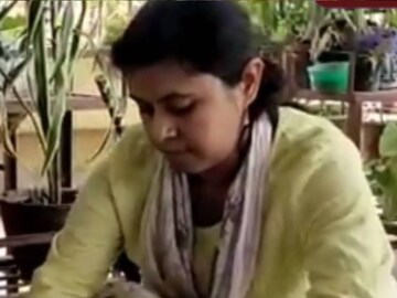 তিনি পেশায় জীবন বিজ্ঞানের শিক্ষিকা, তবে তাঁর নেশা সবুজায়ন