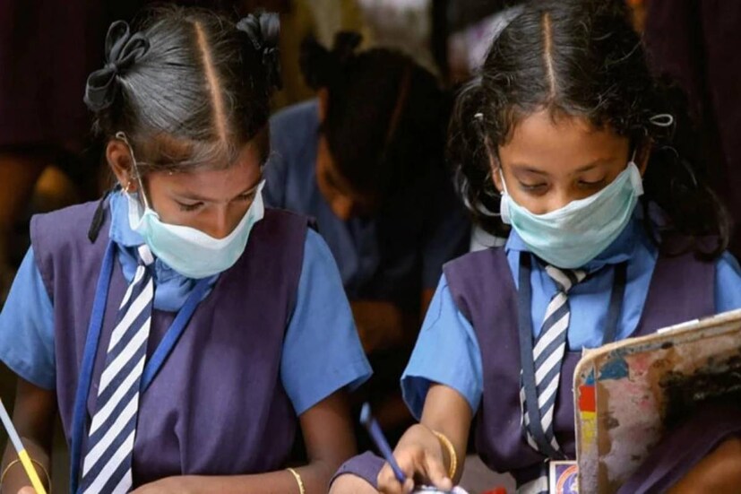 দু’ বছর পর ফের স্কুলে যাচ্ছে বাচ্চারা৷ আর যে সব সবে স্কুলের চৌকাঠ পার হল, তাদের জন্যেও নতুন চ্যালেঞ্জ হাজির৷ তাই স্কুলে যাওয়ার আগে কিছু বিষয় ভাল করে মনে করিয়ে দিন৷