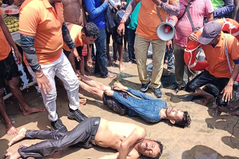 জেলাশাসক পূর্ণেন্দু মাজীর সঙ্গে জেলার বিভিন্ন দপ্তরের আধিকারিকরাও উপস্থিত ছিলেন। খতিয়ে দেখলেন বিপর্যয় মোকাবিলার প্রস্তুতির প্রতিটি ধাপ৷