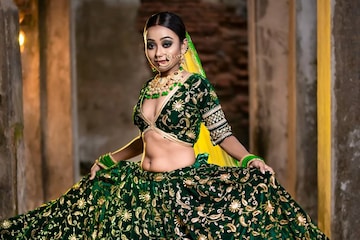 ‘পথের পাঁচালী’-র দুর্গা থেকে মিশরীয় দেবী, বিভিন্ন সাজে নিজেকে সাজাতেন বিদিশা ‘পথের পাঁচালী’-র দুর্গা থেকে মিশরীয় দেবী, বিভিন্ন সাজে নিজেকে সাজাতেন বিদিশা