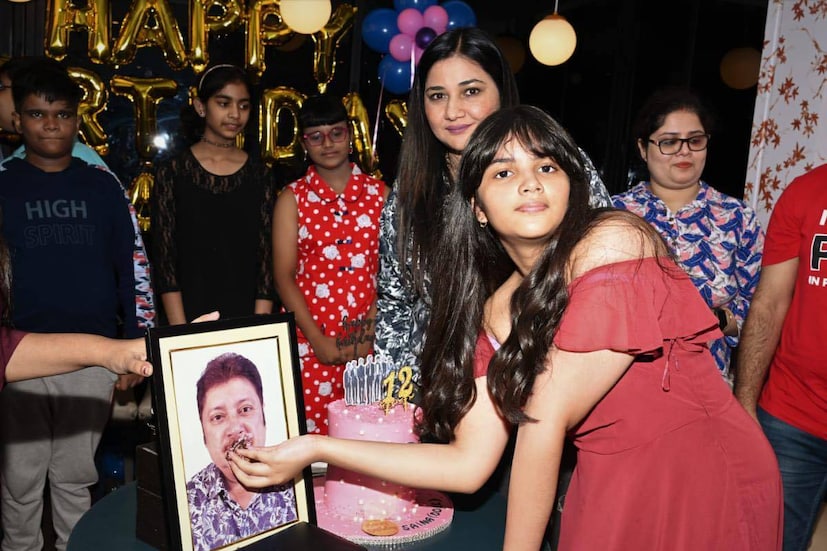 সংযুক্তা লিখেছেন, মেয়ের জন্মদিন এ বার জমকালো ভাবে পালন করার কথা ভেবেছিলেন তিনি ও অভিষেক৷ কারণ তার আগের দু’ বছর জন্মদিন পালন করতে পারেননি৷ সংযুক্তা জানান তিনি আয়োজন করেছেন ডলের জন্মদিন উদযাপনের৷ 