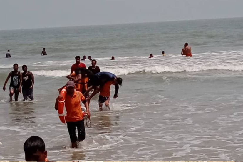 ঘূর্ণিঝড় অশনি নিয়ে সতর্ক পূর্ব মেদিনীপুর জেলা প্রশাসন। দিঘার পাশাপাশি জেলার অন্যান্য সমুদ্র তীরবর্তী অঞ্চলেও কড়া নজরদারি শুরু করেছেন তাঁরা। 