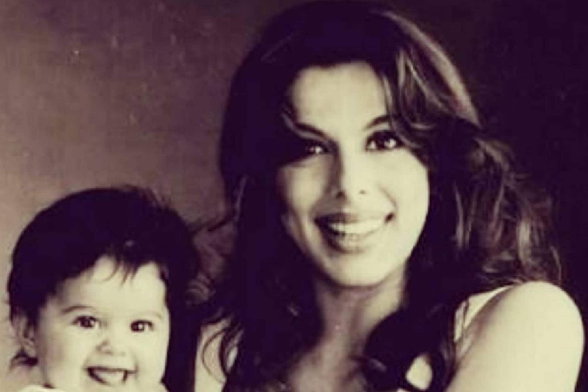 বিয়ে ভাঙার এক যুগ পরে নতুন প্রেমিকের সঙ্গে উত্তাল প্রেম, দেখুন পূজার রঙিন ছবি